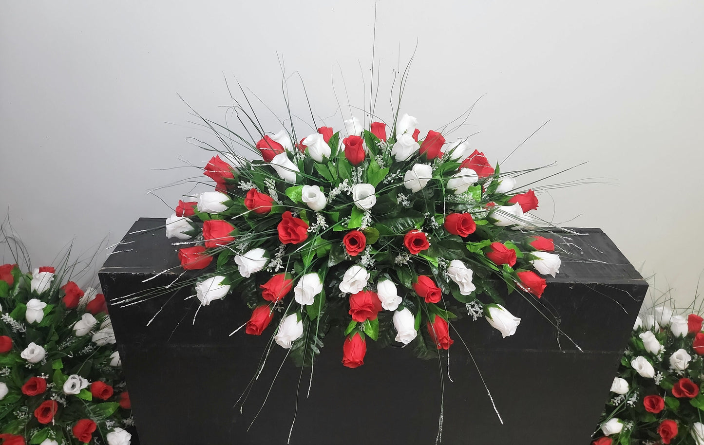 Cemetery Flowers Saddle, Christmas Cemetery Saddle, Red and White Roses